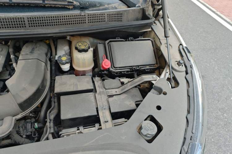 Used Buick GL8 2021 ES Land Cruiser 653T Flagship Model Engine Bay Left