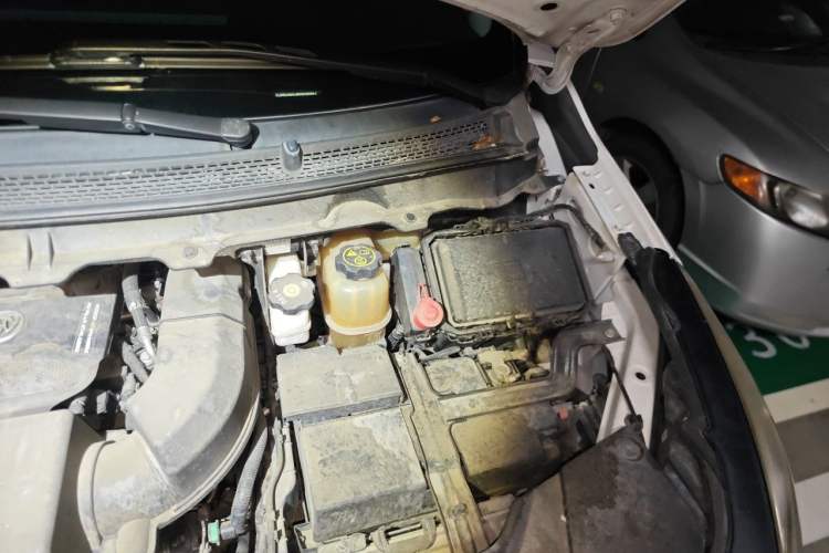 Used Buick GL8 2021 Land Cruiser Executive Class 652T Luxury Model Engine Bay Left