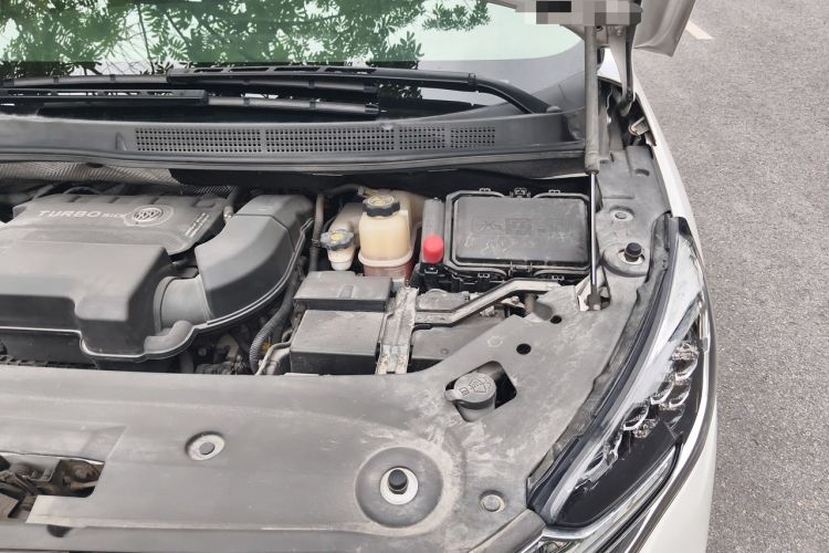 Used Buick GL8 2021 ES Landtrek 653T Luxury Model Engine Bay Left