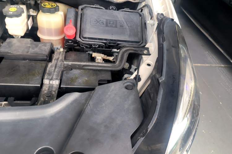 Used Buick GL8 2021 Land Cruiser Executive Class 652T Comfort Model Engine Bay Left