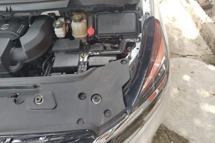 Used Buick GL8 2021 Land Cruiser Executive Class 652T Luxury Model Engine Bay Left