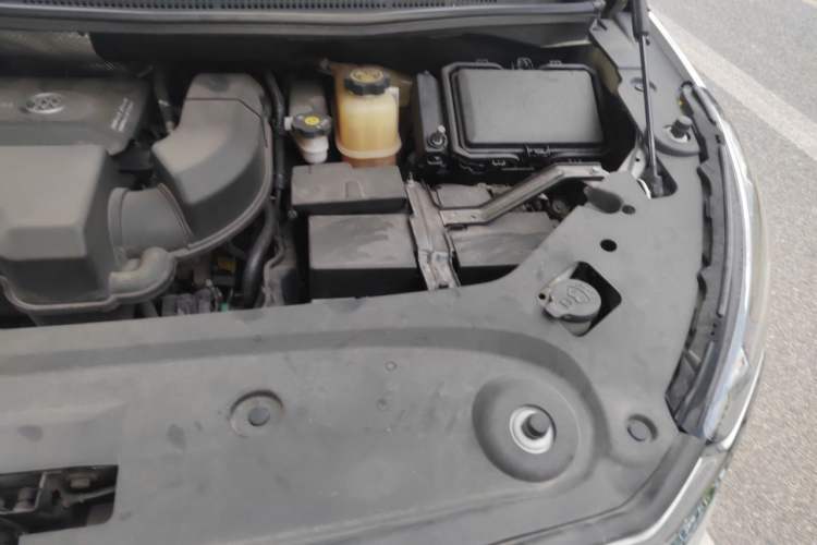 Used Buick GL8 2021 ES Landtrek 653T Comfort Edition Engine Bay Left