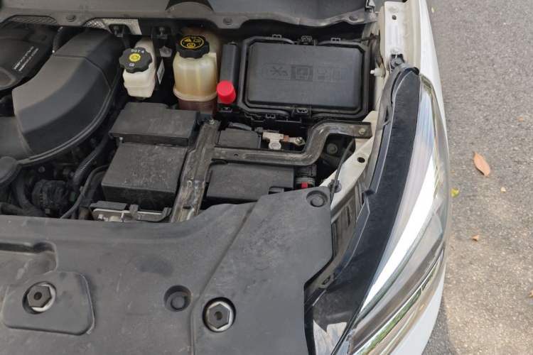 Used Buick GL8 2021 Land Cruiser Executive Class 652T Luxury Model Engine Bay Left