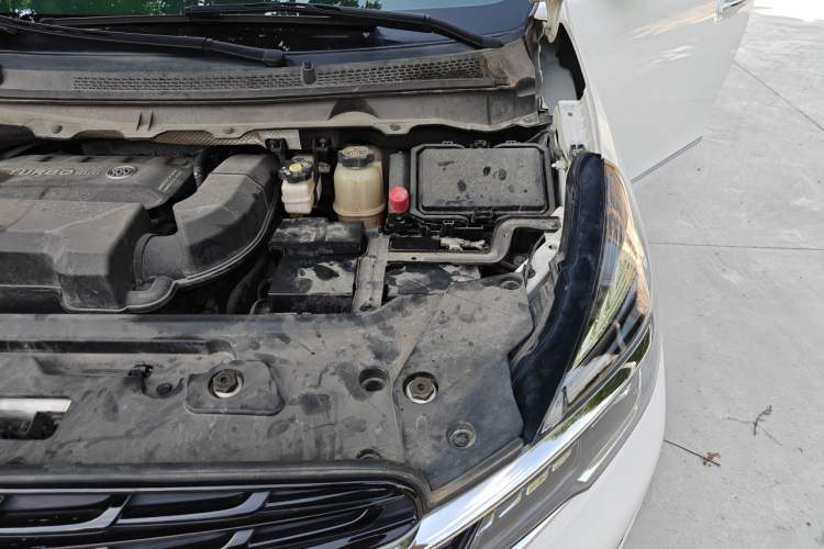 Used Buick GL8 2021 Land Cruiser Executive Class 652T Luxury Model Engine Bay Left
