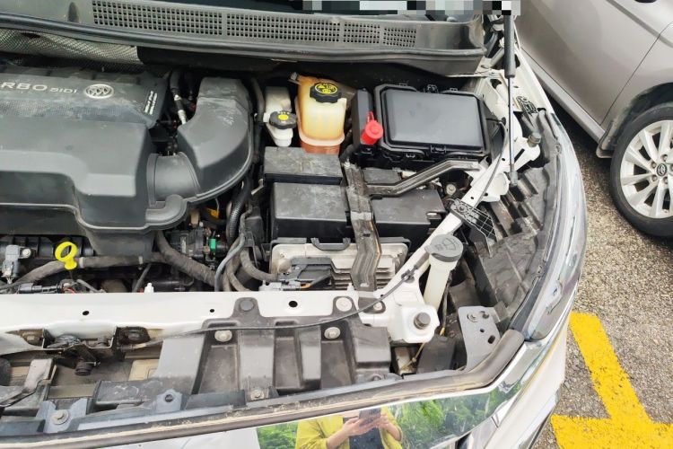 Used Buick GL8 2021 ES Landtrek 653T Luxury Model Engine Bay Left