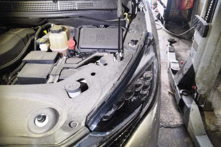Used Buick GL8 2021 ES Land Cruiser 653T Smart Flagship Model Engine Bay Left