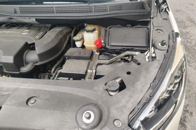 Used Buick GL8 2021 ES Land Cruiser 653T Luxury Edition Engine Bay Left