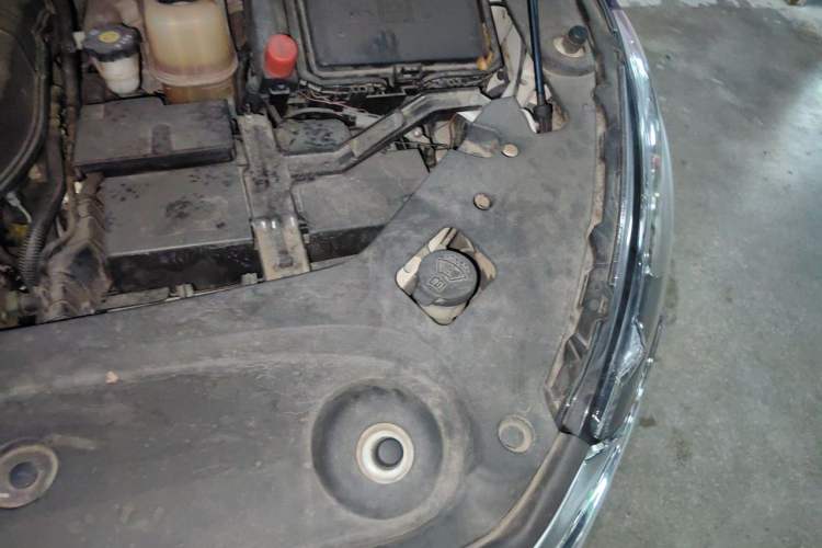 Used Buick GL8 2021 ES Landtrek 653T Comfort Edition Engine Bay Left