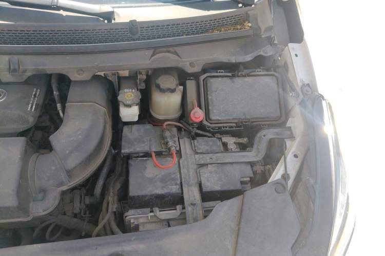 Used Buick GL8 2021 Land Cruiser Executive Class 652T Luxury Model Engine Bay Left
