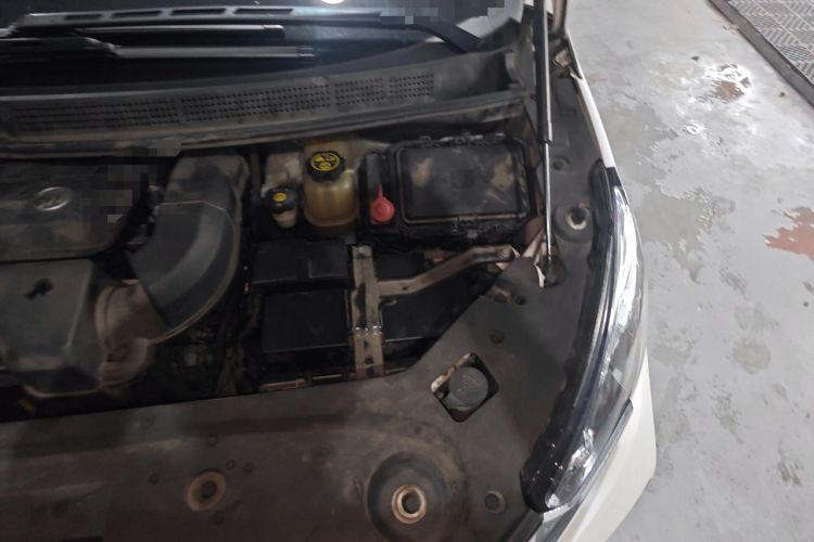 Used Buick GL8 2021 ES Landtrek 653T Comfort Edition Engine Bay Left