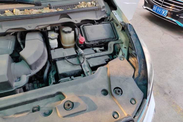Used Buick GL8 2021 Land Cruiser Executive Class 652T Comfort Model Engine Bay Left