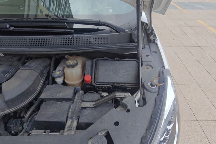 Used Buick GL8 2021 ES Landtrek 653T Luxury Model Engine Bay Left