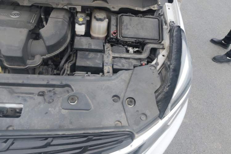 Used Buick GL8 2021 Land Cruiser Executive Class 652T Comfort Model Engine Bay Left