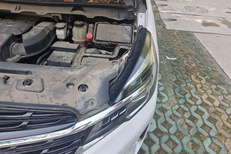 Used Buick GL8 2021 Land Cruiser Executive Class 652T Luxury Model Engine Bay Left