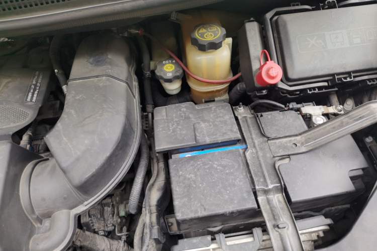 Used Buick GL8 2021 ES Land Cruiser 653T Luxury Edition Engine Bay Left