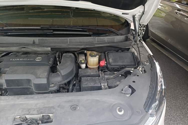 Used Buick GL8 2021 ES Land Cruiser 653T Luxury Edition Engine Bay Left