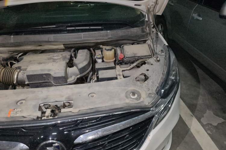 Used Buick GL8 2021 ES Land Cruiser 653T Luxury Edition Engine Bay Left