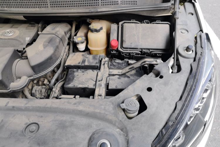 Used Buick GL8 2021 ES Land Cruiser 653T Smart Flagship Model Engine Bay Left