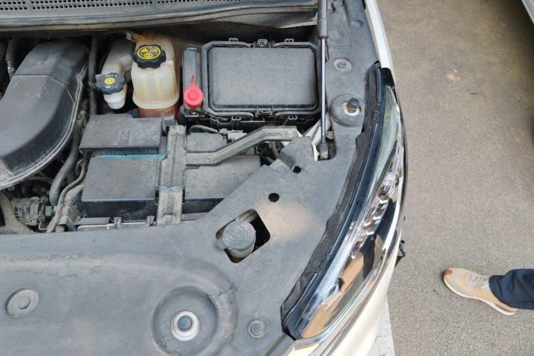 Used Buick GL8 2021 ES Land Cruiser 653T Luxury Edition Engine Bay Left