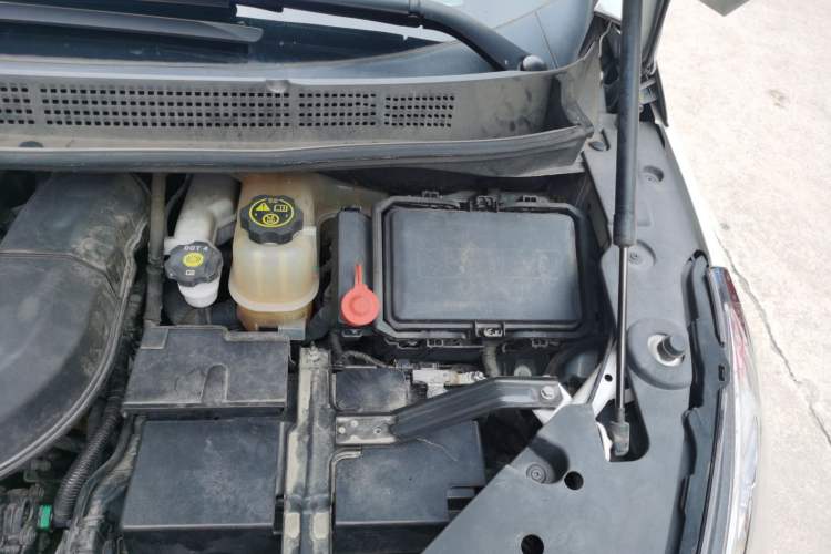Used Buick GL8 2021 ES Landtrek 653T Smart Luxury Model Engine Bay Left