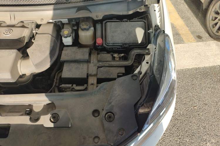 Used Buick GL8 2021 Land Cruiser Executive Class 652T Comfort Model Engine Bay Left