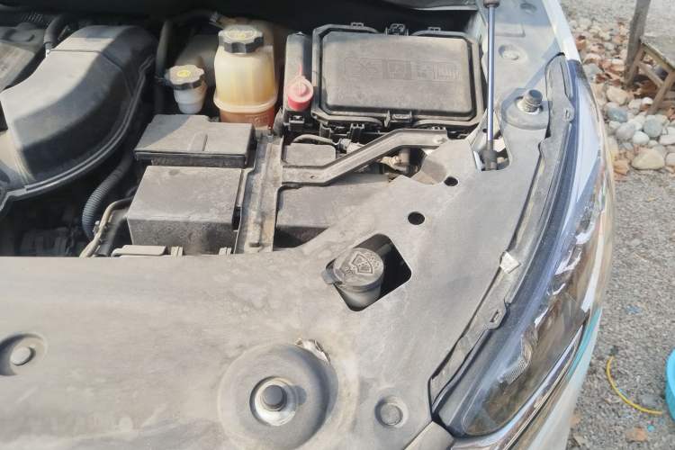 Used Buick GL8 2021 ES Landtrek 653T Luxury Model Engine Bay Left