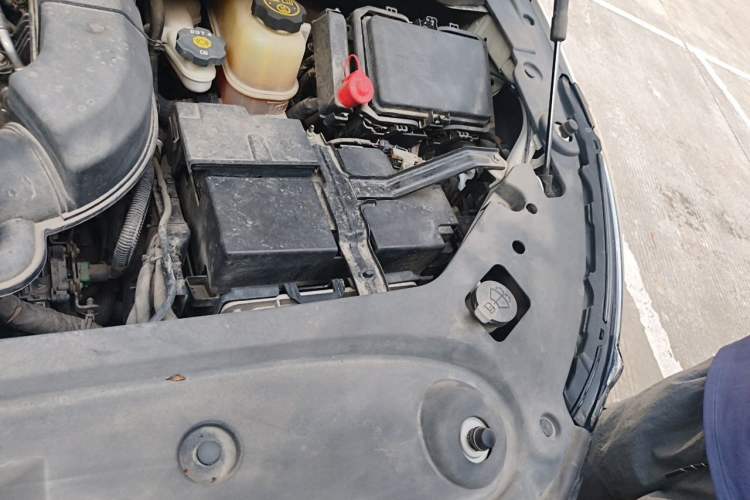 Used Buick GL8 2021 ES Land Cruiser 653T Luxury Edition Engine Bay Left