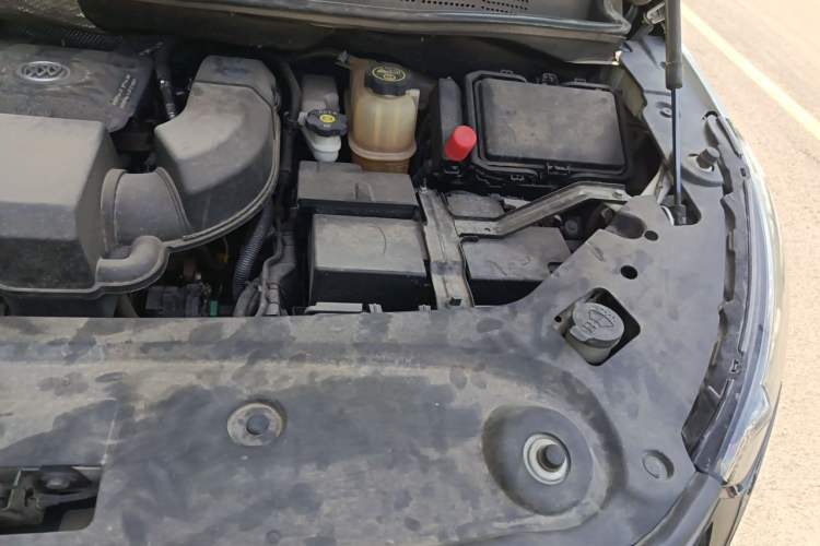 Used Buick GL8 2021 ES Land Cruiser 653T Luxury Edition Engine Bay Left