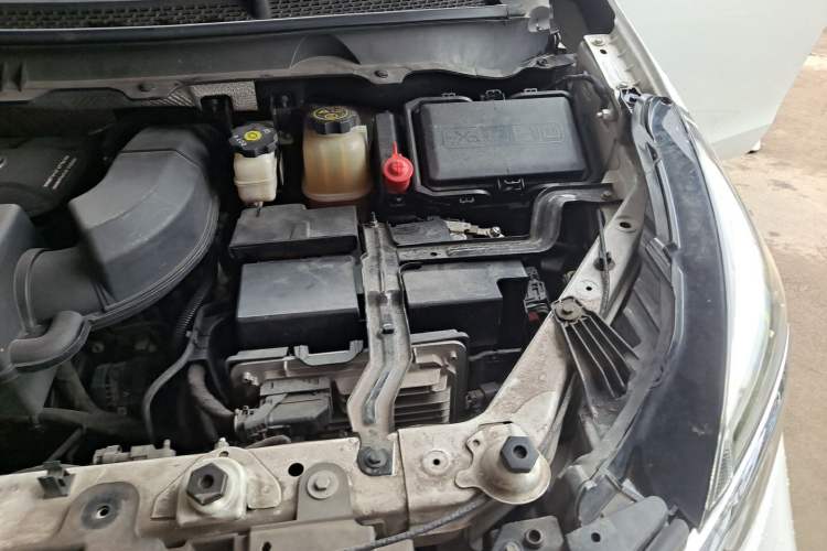 Used Buick GL8 2021 Land Cruiser Executive Class 652T Comfort Model Engine Bay Left