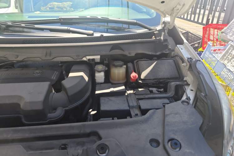 Used Buick GL8 2021 Land Cruiser Executive 652T Premium Model Engine Bay Left