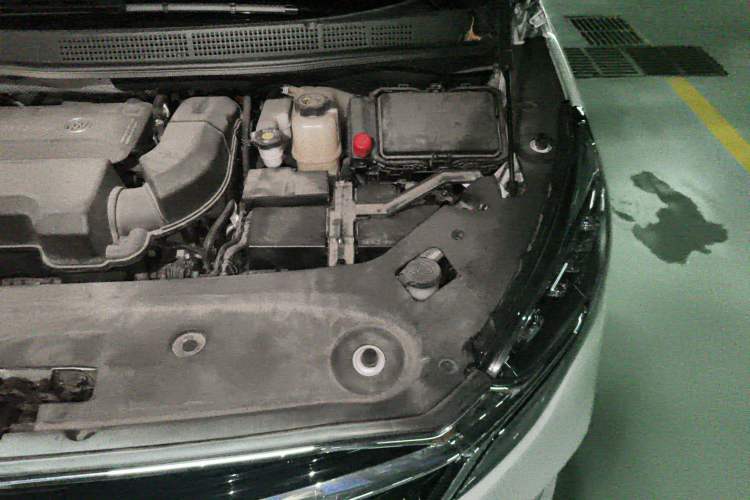 Used Buick GL8 2021 ES Land Cruiser 653T Luxury Edition Engine Bay Left