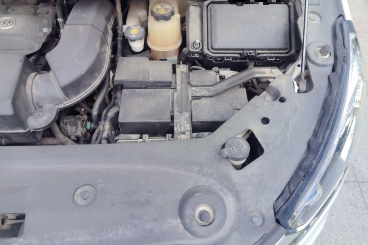 Used Buick GL8 2021 ES Land Cruiser 653T Smart Flagship Model Engine Bay Left