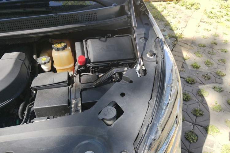 Used Buick GL8  Engine Bay Left