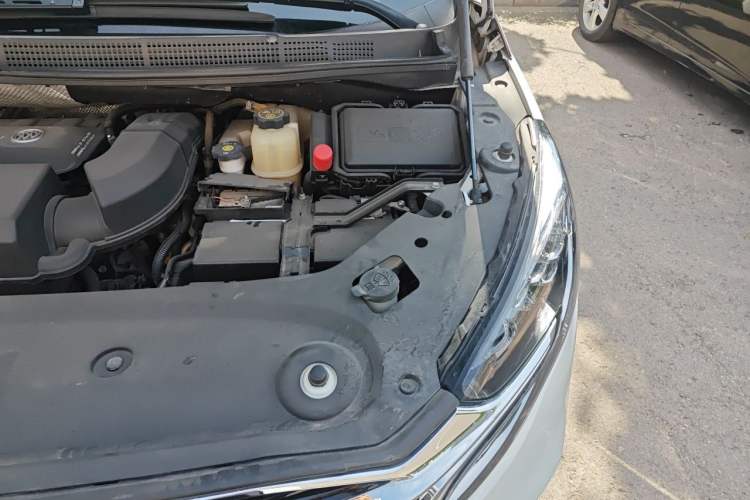 Used Buick GL8 2021 ES Land Cruiser 653T Luxury Edition Engine Bay Left
