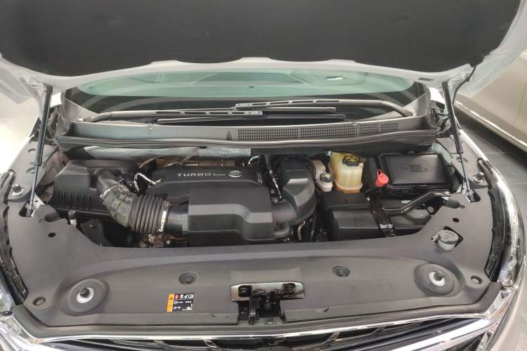Used Buick GL8 2021 ES Landtrek 653T Luxury Model Engine Bay