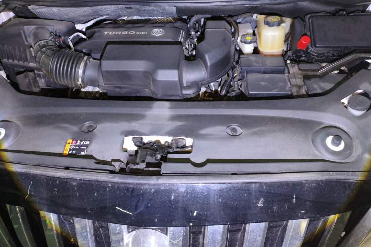 Used Buick GL8 2021 ES Landtrek 653T Comfort Edition Engine Bay