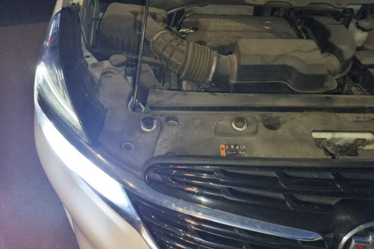 Used Buick GL8 2021 Land Cruiser Executive Class 652T Comfort Model Engine Bay Right
