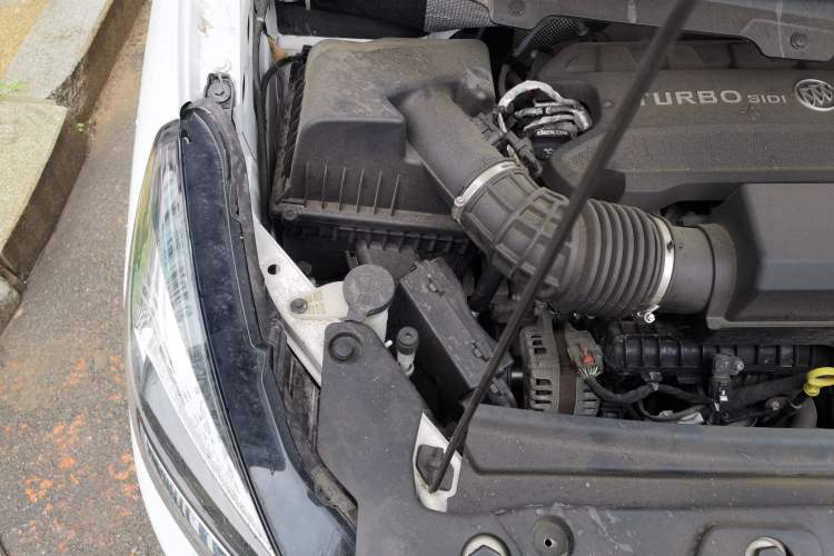 Used Buick GL8 2021 Land Cruiser Executive Class 652T Comfort Model Engine Bay Right