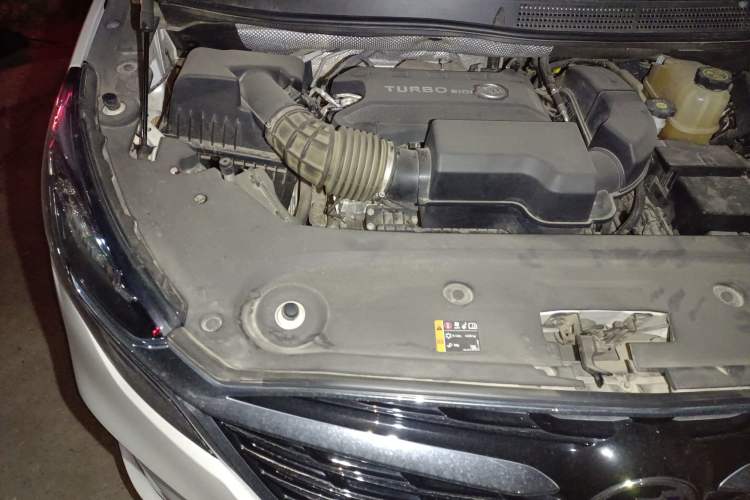 Used Buick GL8 2021 ES Land Cruiser 653T Luxury Edition Engine Bay Right