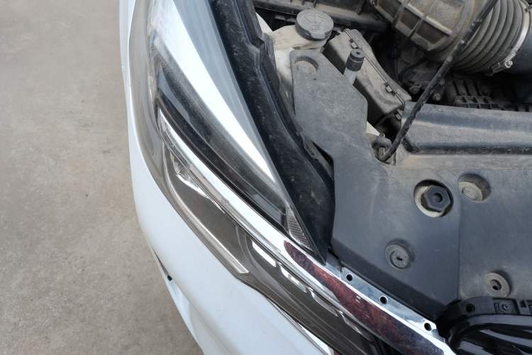 Used Buick GL8 2021 Land Cruiser Executive Class 652T Comfort Model Engine Bay Right