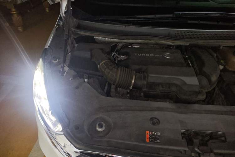 Used Buick GL8 2021 ES Land Cruiser 653T Luxury Edition Engine Bay Right