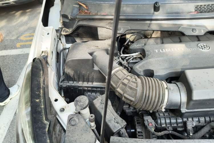 Used Buick GL8 2021 Land Cruiser Executive Class 652T Luxury Model Engine Bay Right