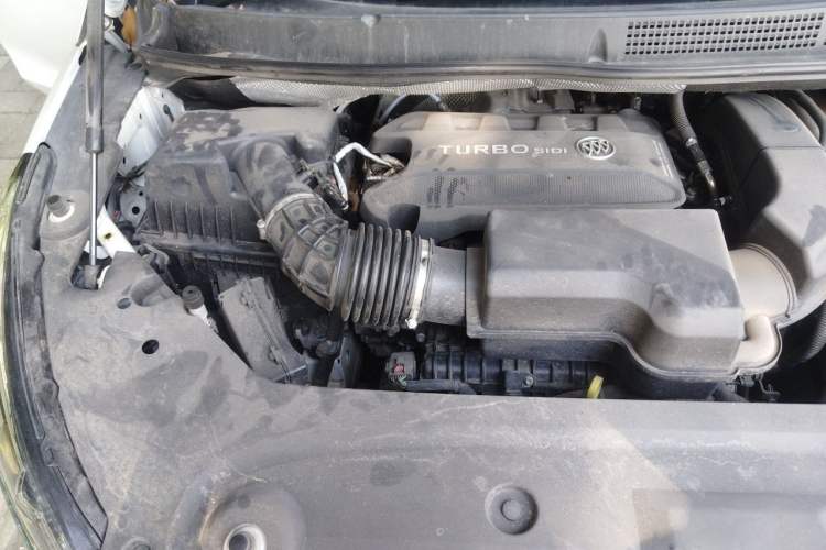 Used Buick GL8 2021 ES Landtrek 653T Luxury Model Engine Bay Right