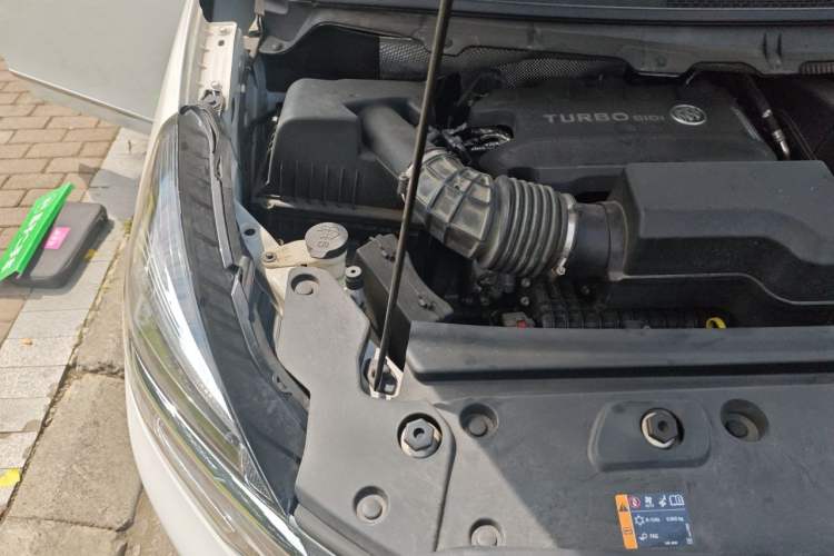 Used Buick GL8 2021 Land Cruiser Executive Class 652T Luxury Model Engine Bay Right