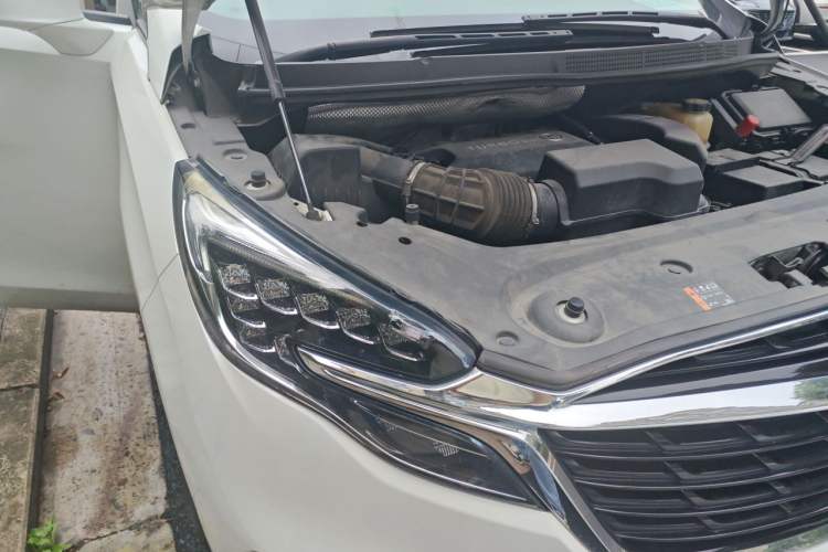 Used Buick GL8 2021 ES Land Cruiser 653T Luxury Edition Engine Bay Right