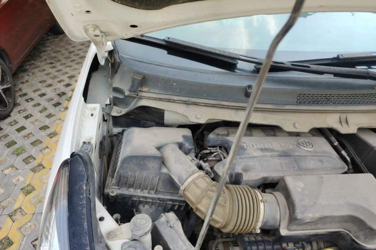 Used Buick GL8 2021 Land Cruiser Executive Class 652T Comfort Model Engine Bay Right