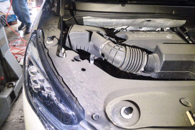 Used Buick GL8 2021 ES Land Cruiser 653T Smart Flagship Model Engine Bay Right