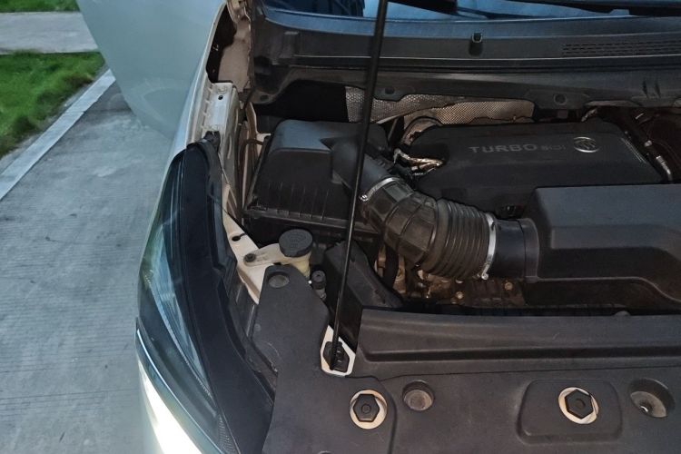 Used Buick GL8 2021 Land Cruiser Executive Class 652T Comfort Model Engine Bay Right