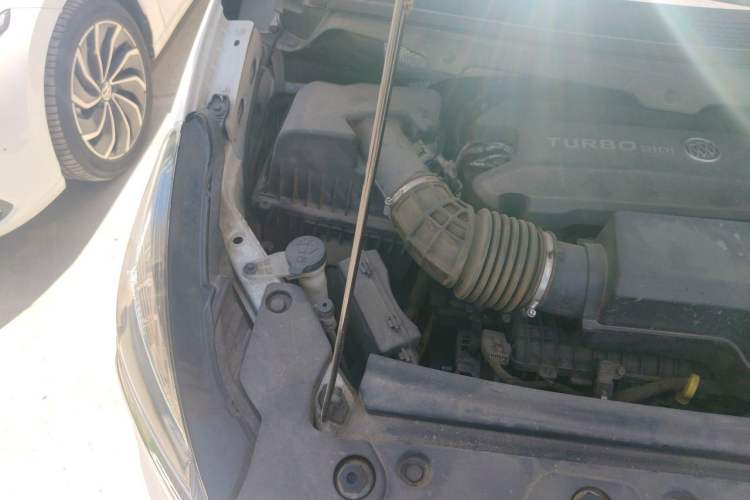 Used Buick GL8 2021 Land Cruiser Executive Class 652T Luxury Model Engine Bay Right