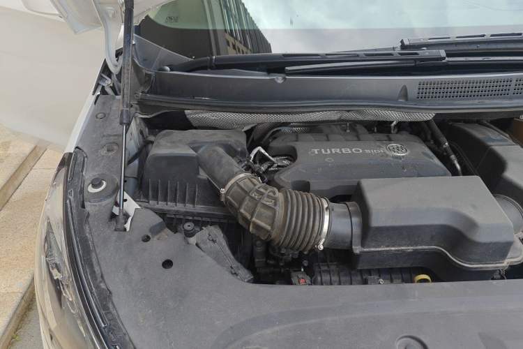 Used Buick GL8 2021 ES Landtrek 653T Luxury Model Engine Bay Right